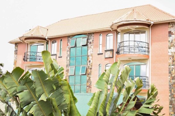 Exterior - Evelyn Apartments provides furnished apartments (Nakawa)