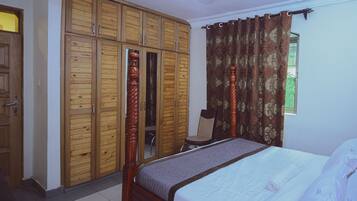 2 bedrooms, iron/ironing board, WiFi, bed sheets