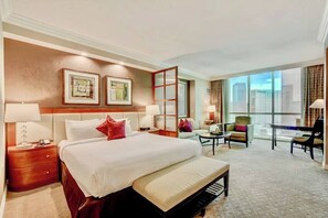 1 bedroom, in-room safe, desk, iron/ironing board - No Resort Fee ! Strip View Suite - Pools & Parking (Las Vegas)