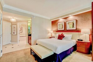 1 bedroom, in-room safe, desk, iron/ironing board - No Resort Fee ! Strip View Suite - Pools & Parking (Las Vegas)