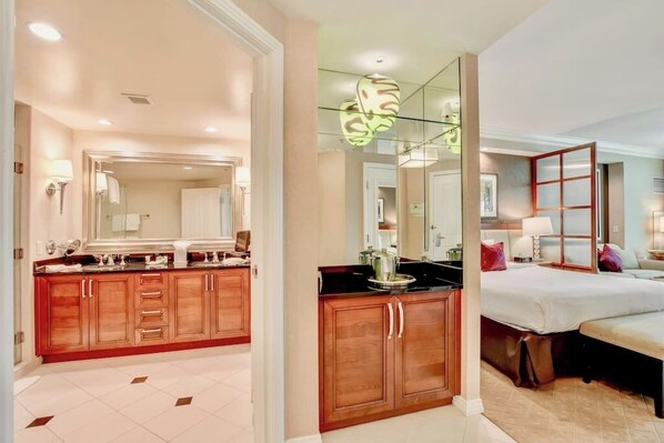 1 bedroom, in-room safe, desk, iron/ironing board