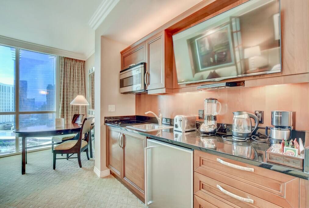 Fridge, microwave, stovetop, coffee/tea maker