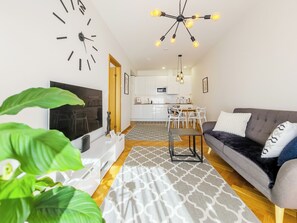 Smart-TV, Netflix, DVD-Player, Streaming-Dienste