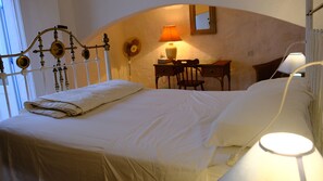 4 quartos, escrivaninha, ferros/tábuas de passar roupa, Wi-Fi