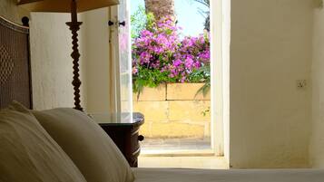 4 bedrooms, desk, iron/ironing board, WiFi