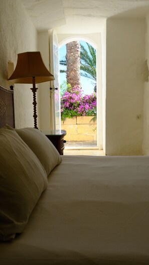 4 habitaciones, escritorio, tabla de planchar con plancha y wifi 