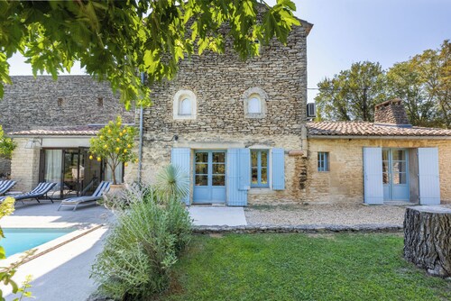 2/3 bedroom Secluded Villa 17th Century with Private heated Pool.  Provencal gem