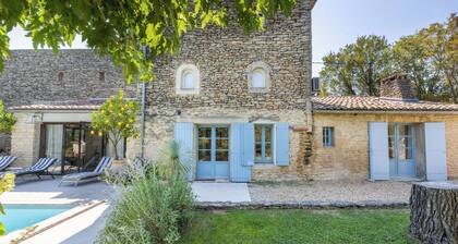 2/3 bedroom Secluded Villa 17th Century with Private heated Pool. Provencal gem