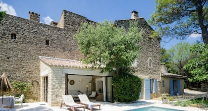 Villa aislada de 2/3 dormitorios del siglo XVII y piscina privada.