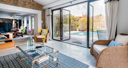 2/3 bedroom Secluded Villa 17th Century with Private heated Pool. Provencal gem