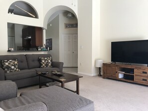 Smart TV, video games, DVD player, foosball - Premier Host Rated Villa - Private solar heated pool & family games room (Davenport)