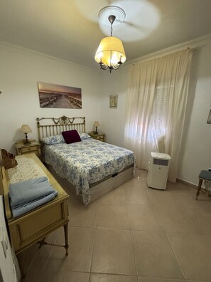 4 Schlafzimmer, Schreibtisch, Bügeleisen/Bügelbrett, WLAN