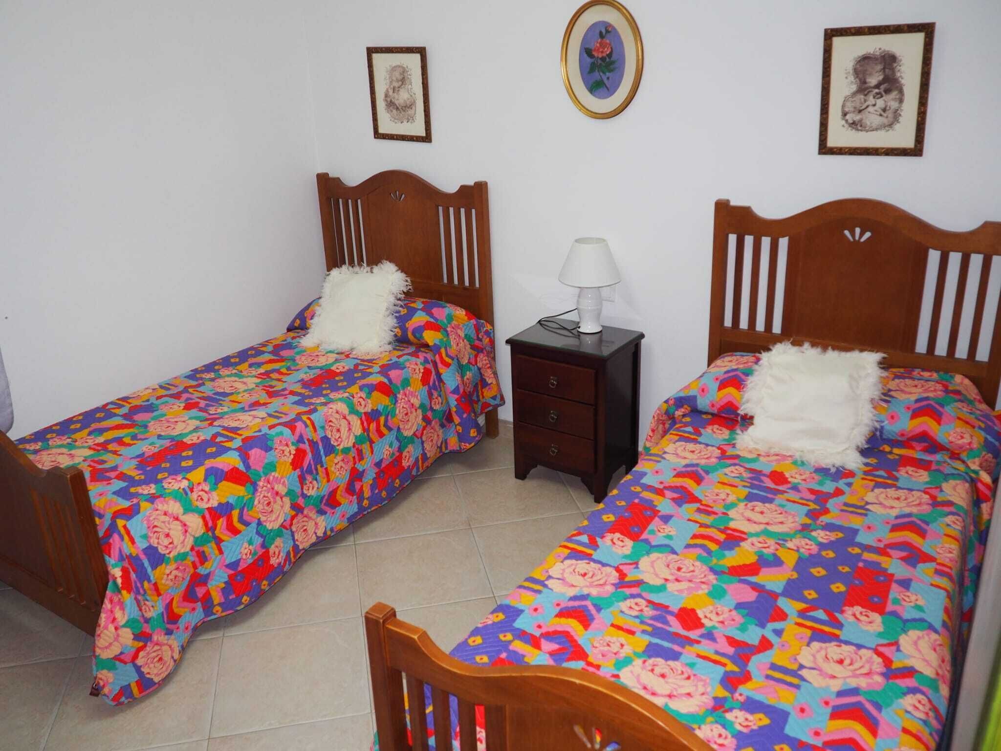 4 dormitorios, tabla de planchar con plancha, Internet y ropa de cama