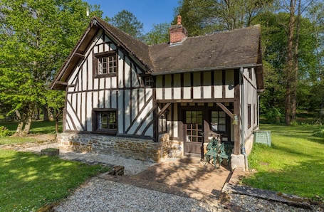 Exterior. Cottage with shared swimming pool, hot tub, fishing, tennis, UK TV and Wi-Fi