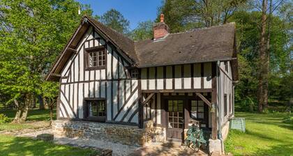 Cottage with shared swimming pool, hot tub, fishing, tennis, UK TV and Wi-Fi