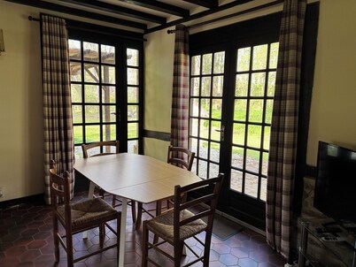 Cottage with shared swimming pool, hot tub, fishing, tennis, UK TV and Wi-Fi