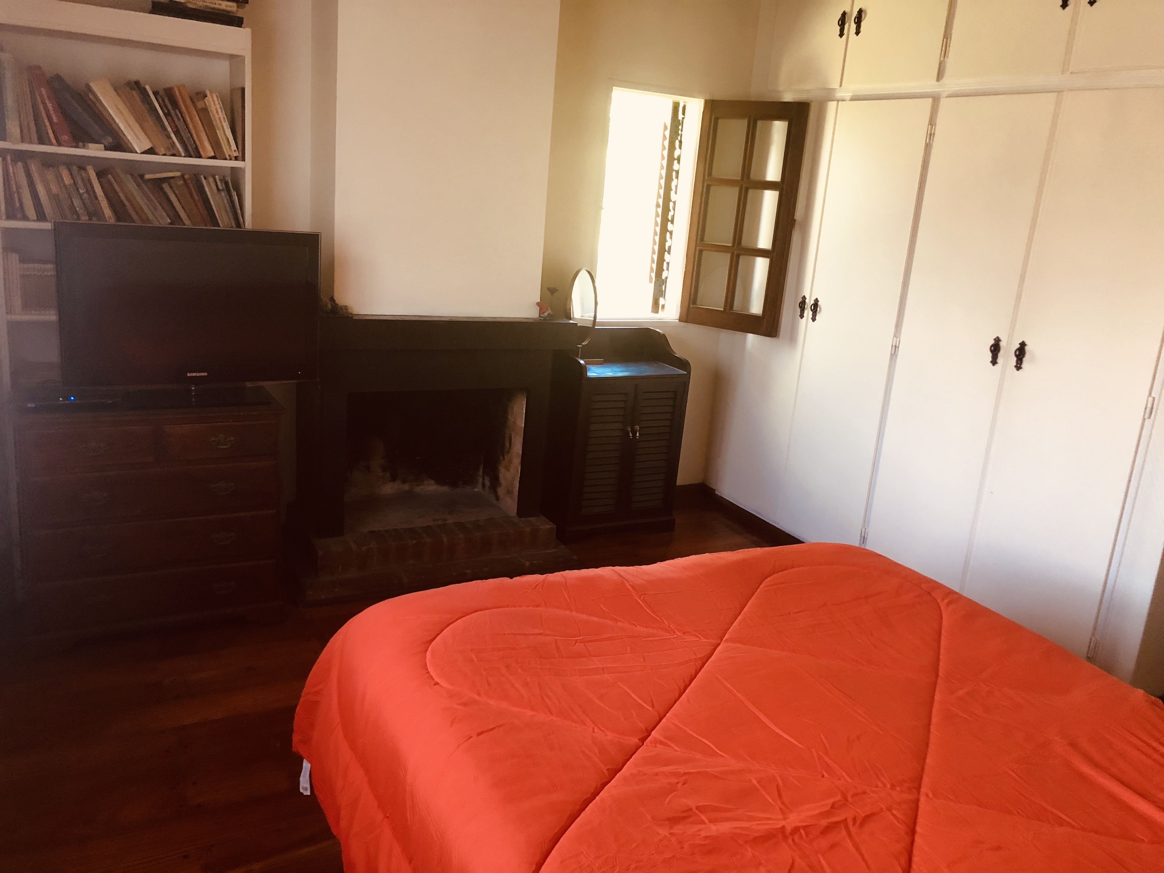 Cortinas blackout, tabla de planchar con plancha y wifi gratis 