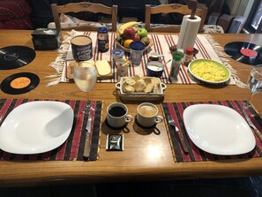 Petit déjeuner préparé sur commande servi tous les jours en supplément