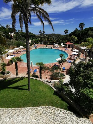 Indoor pool, outdoor pool - Magnificent Golf Village Cottage, fully equipped, Wifi, large outdoor swimming pool (Budens)