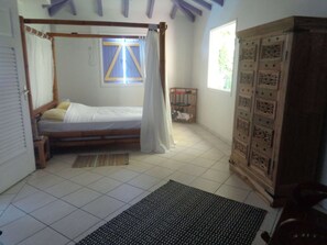 2 habitaciones, tabla de planchar con plancha, wifi y ropa de cama