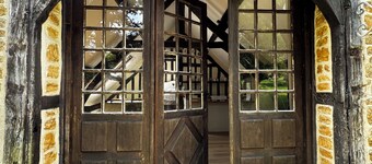 Cottage with shared swimming pool, hot tub, fishing, tennis, UK TV and Wi-F