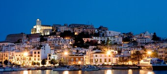 Ibizan style villa, private pool, close to the best beaches!