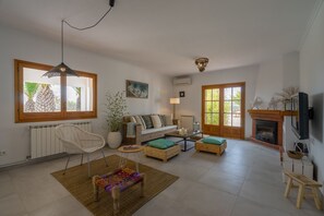 Smart-TV, peis, bordtennis og stereoanlegg