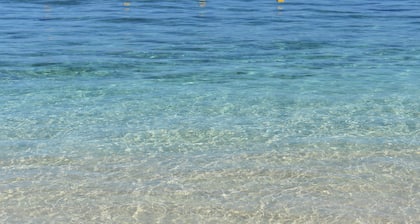 Bungalow - FĂŒĂe im Wasser