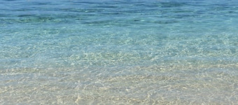 Bungalow - Feet in the water