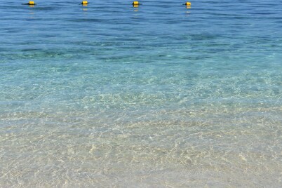 Bungalow - Feet in the water