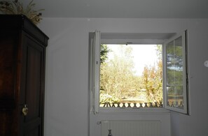 1 habitación, tabla de planchar con plancha, wifi gratis y ropa de cama 