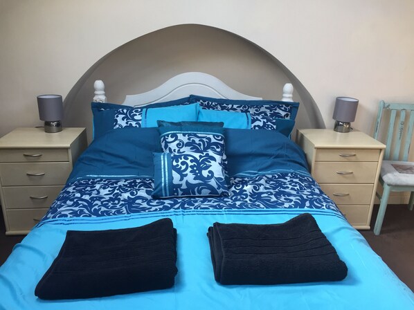 2 bedrooms, iron/ironing board, Internet, bed sheets