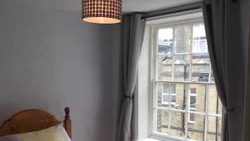 2 bedrooms, iron/ironing board, internet, bed sheets