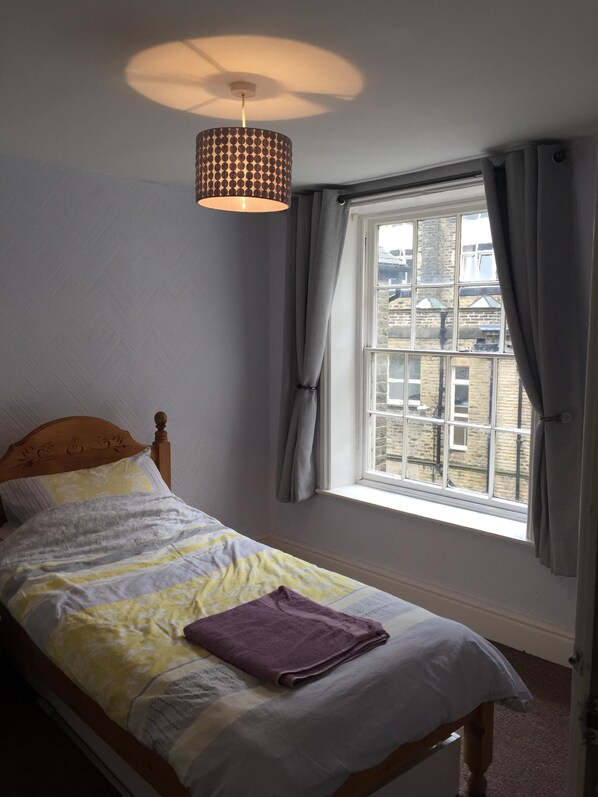 2 bedrooms, iron/ironing board, internet, bed sheets