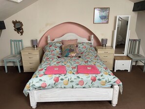 2 habitaciones, tabla de planchar con plancha, internet y ropa de cama