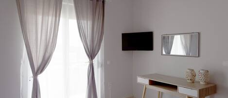 1 soverom, strykejern/-brett, internettilgang og sengetøy