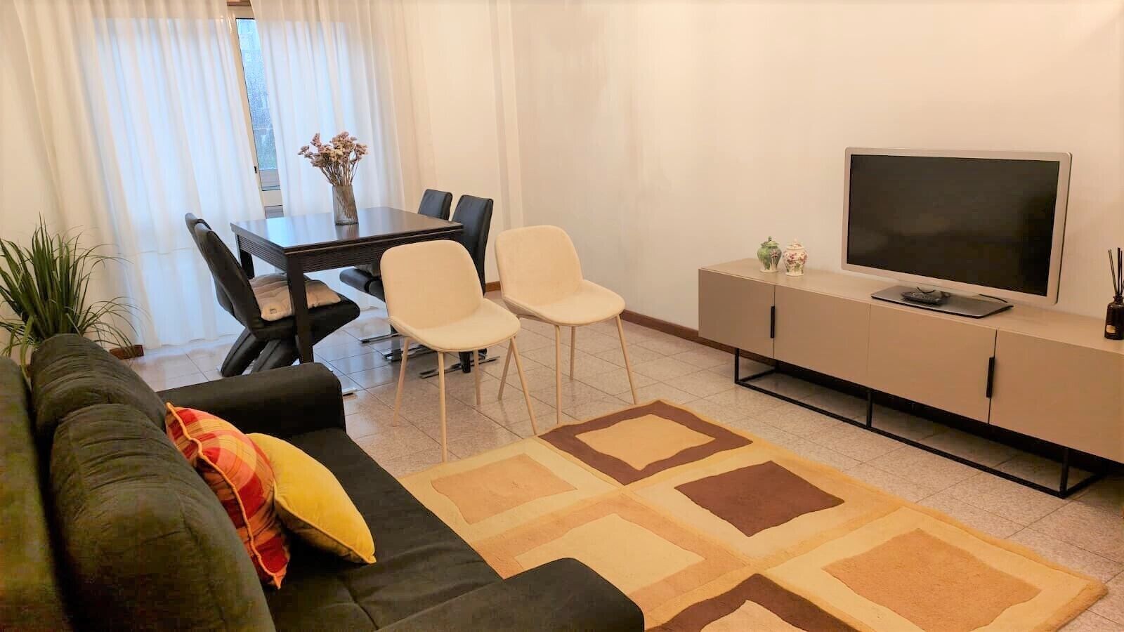 Lucinda`s Casa. Bienvenido - Braga