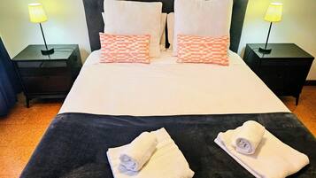 3 soveværelser, skrivebord, strygejern/strygebræt, internetforbindelse