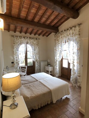 2 chambres, fer et planche à repasser, Wi-Fi gratuit, draps fournis