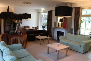 TV, fireplace, DVD player, foosball - Villa Aurora located in a five star nature southernmost tip Netherlands (Epen)