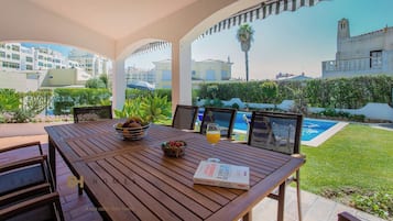 تناول الطعام بالخارج