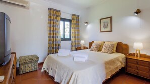 4 Schlafzimmer, Bügeleisen/Bügelbrett, kostenloses WLAN, Bettwäsche