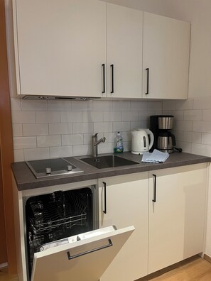 Kühlschrank, Mikrowelle, Geschirrspüler