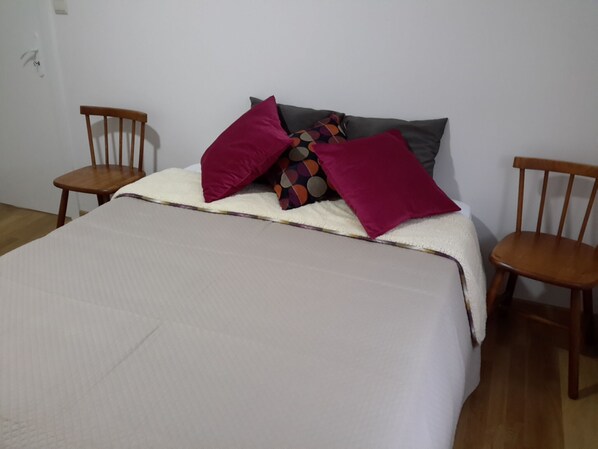 2 bedrooms, Internet, bed sheets