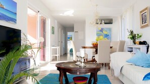 Smart TV, fireplace, DVD player, books - New Mallorcan vacation home - unobstructed views + private pool (Cala Murada)