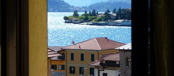 Beautiful view of the lake and mountains, free WiFi, calm.