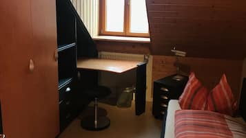 2 bedrooms, desk, iron/ironing board, travel crib