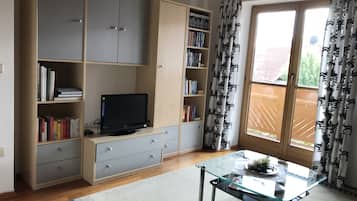 Smart-tv, böcker och kontor