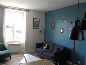TV, books, stereo
