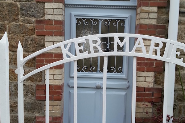 La porte d'entrée de la villa KER MARIE